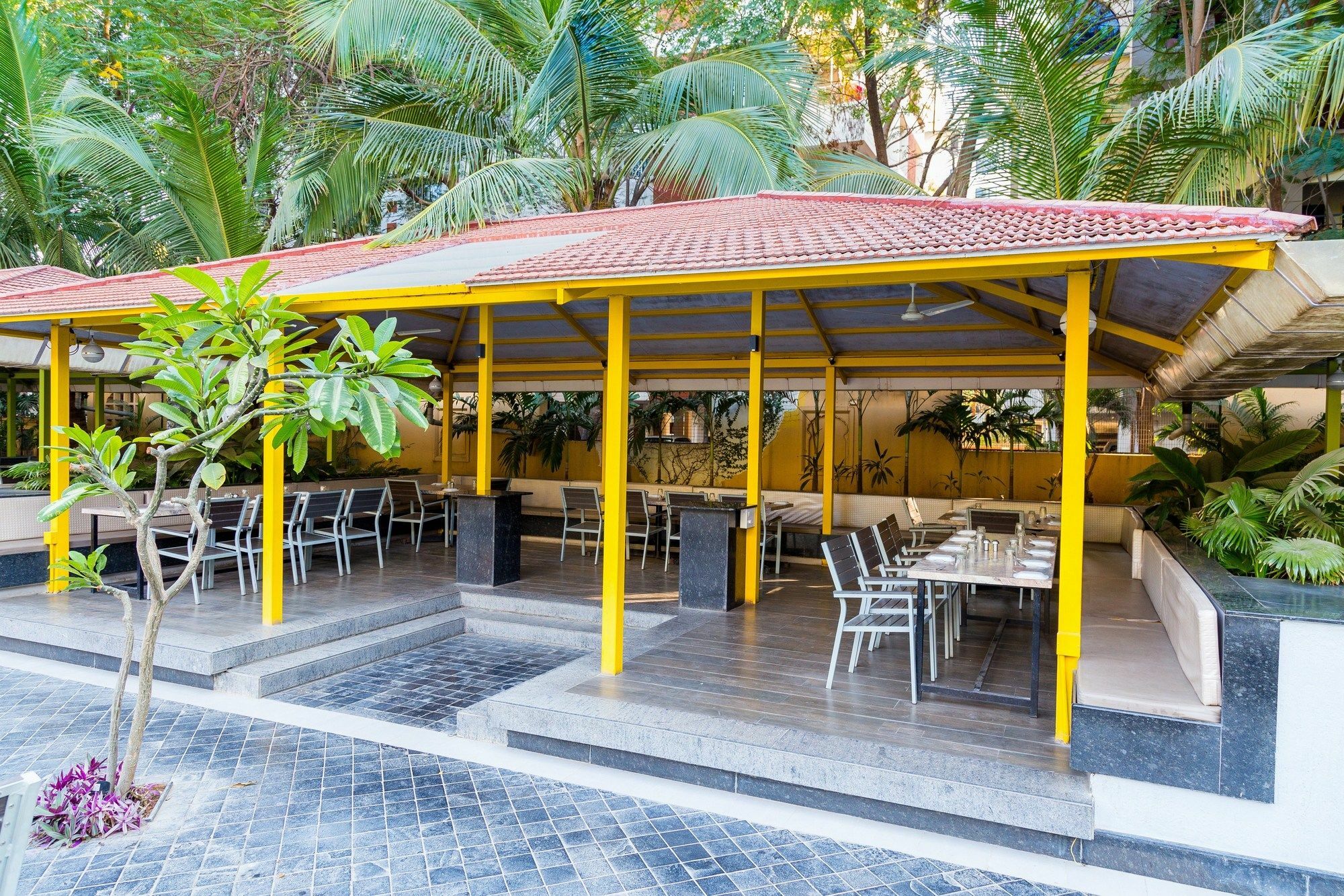 Collection O Hotel Rajwada Near The Pavillion Pune Exterior photo